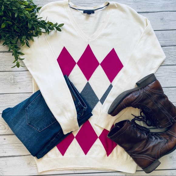 Tommy Hilfiger Sweaters - 🌟SALE🌟 Tommy Hilfiger Argyle V-Neck Sweater